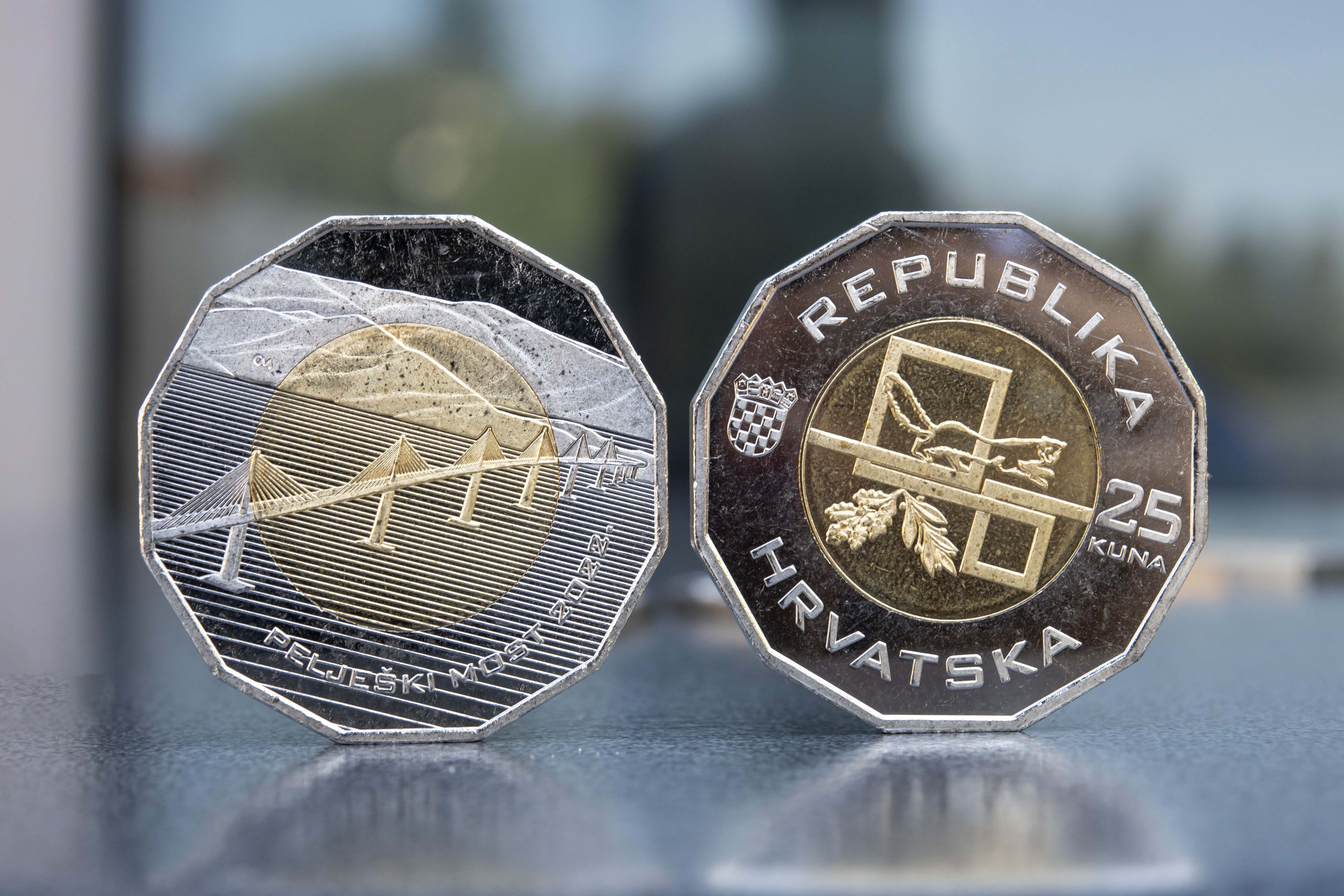 CNB issues a new 25 kuna coin “Pelješac Bridge, 2022”